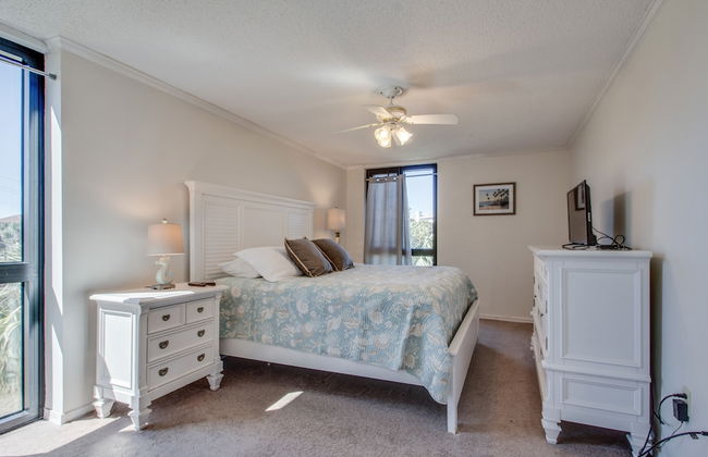 Enclave 202a 2 Bedroom Condo by RedAwning - Foto 2