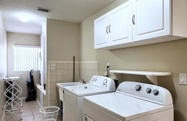 Lovely Lakeside 4-bed Pool Home At Villa Sol-3125 4 Bedroom Home by RedAwning - Foto 28