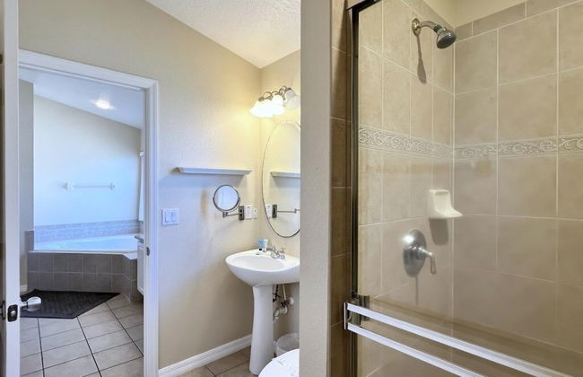 Lovely Lakeside 4-bed Pool Home At Villa Sol-3125 4 Bedroom Home by RedAwning - Foto 16