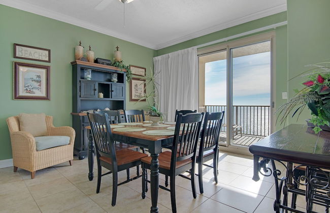 Tropical High-Rise Condo with Beachside Pool Access and Free Poolside WiFi - Unit 2004 by RedAwning - Foto 20