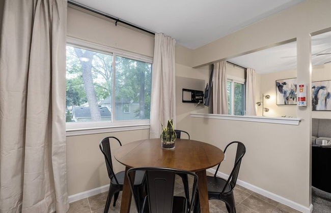Chic Remodeled Retreat Near Emu: Easy Commute 2 Bedroom Apts - Photo 10