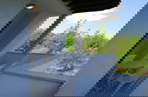 Foto 6 - Apartment With Swimming Pool and Garden