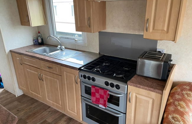 Static Caravan Skegness Free Parking Close Beach - Photo 3