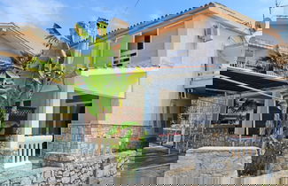 Foto 1 - Comfortable Apartment With Terrace