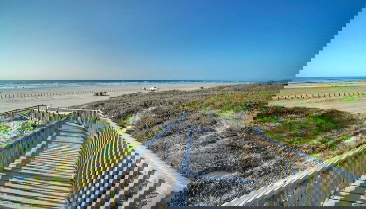 Foto 1 - Beach Boardwalk Access, 2 Pools, Pickleball/tennis Beach Bliss by Avantstay