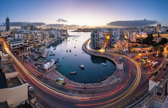 Elegant Sliema Penthouse, Panoramic Terrace - Foto 50