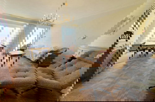 Foto 5 - Charming Apartment Near the Beach