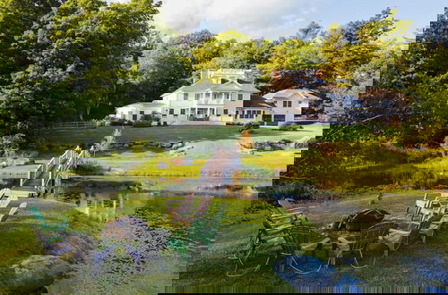 Foto 5 - Secluded Estate w/ Guest House, Private Pond, Gym, & Movie Theater Sunny Pond