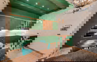 Foto 3 - Spacious Apartment With Patio and Workspace