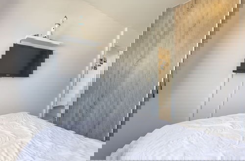 Foto 5 - Stylish 2-bedroom With Terrace