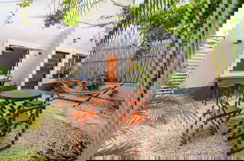 Photo 5 - Tropical House With Private Pool in Downtown