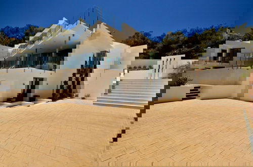 Foto 37 - Modern Holiday Home With Vast Terracing