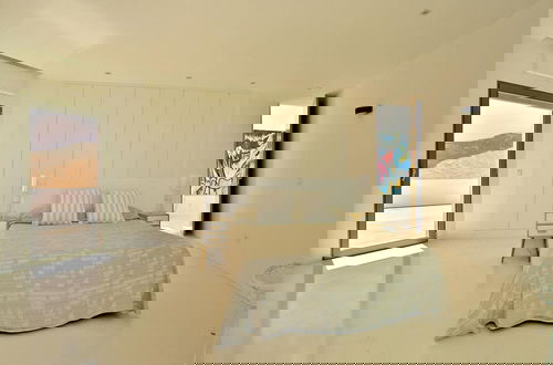 Foto 5 - Modern Holiday Home With Vast Terracing