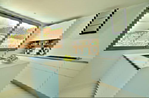 Foto 13 - Modern Holiday Home With Vast Terracing