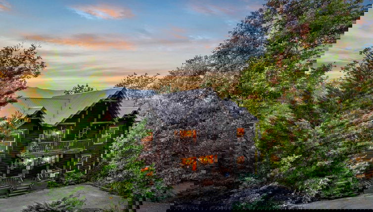 Foto 1 - 56-guest Retreat Panoramic Views, Hot Tubs, Game Room & Theater Seasonal Outdoor Pool Near Dollywood, Gatlinburg