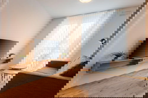 Foto 7 - Modern Apartment With Balcony