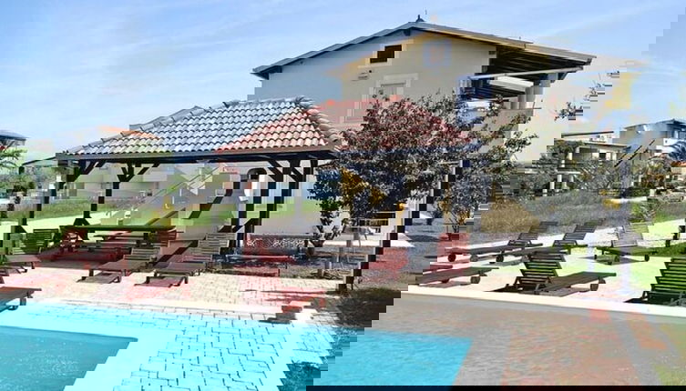 Foto 1 - Apartment Lug With Pool