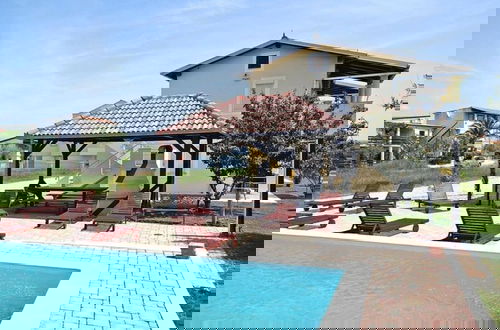 Foto 1 - Apartment Lug With Pool