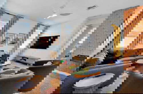 Foto 20 - Sleeps 20! 9bdr, Star Wars-themed Game Room, Pool, Hot Tub Nassau by Avantstay