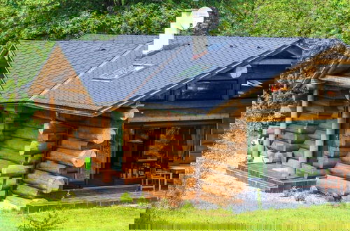 Photo 35 - Spacious Holiday Home With Internet