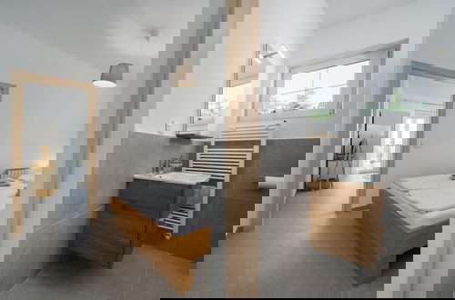 Foto 11 - Bright Apartment With Communal Pool