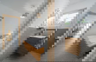 Foto 3 - Cosy Apartment With Fenced Garden