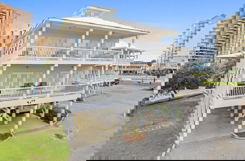 Photo 1 - Bama Barefoot Beach House- Near Beach Pool