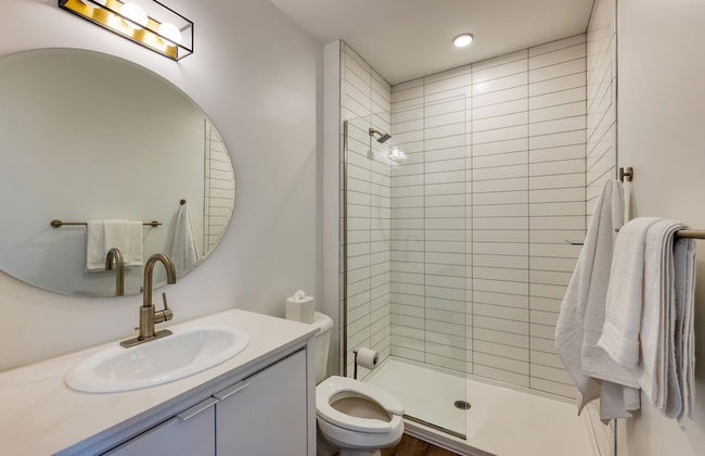 The Carter 305 by Avantstay 4BR Balcony - Photo 15