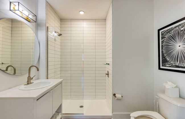 The Carter 305 by Avantstay 4BR Balcony - Photo 18