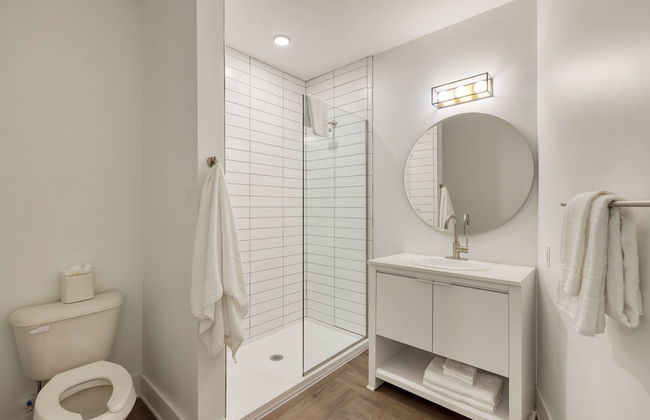 The Carter 305 by Avantstay 4BR Balcony - Photo 24