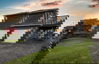 Foto 2 - Pacific Breeze Ocean Views Steps to Cannon Beach Airy Coastal Retreat