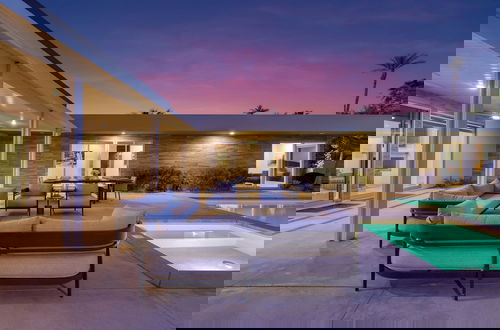 Foto 42 - Polo Villa 10 by Avantstay Backyard Oasis w Putting Green 260320 6 Bedrooms