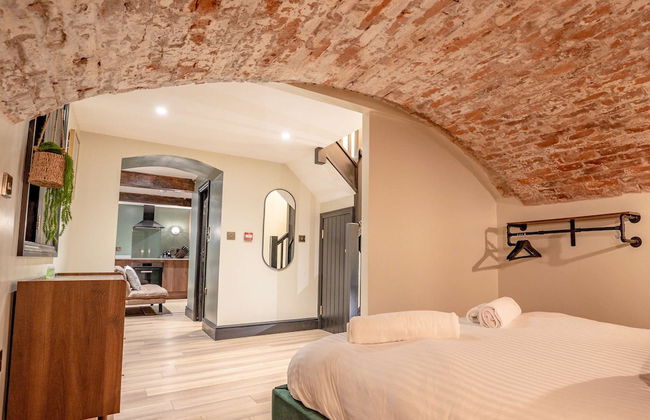Host Stay Shaw Street Mews Basement - Photo 2