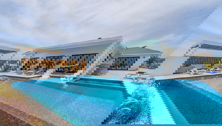 Foto 1 - New Ocean View Infinity Pool Steps 2 Babybeach