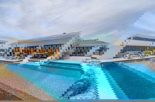 Foto 1 - New Ocean View Infinity Pool Steps 2 Babybeach