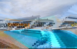 Foto 1 - New Ocean View Infinity Pool Steps 2 Babybeach