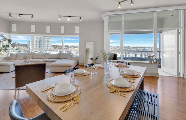 East Village Luxe Stays - Photo 15