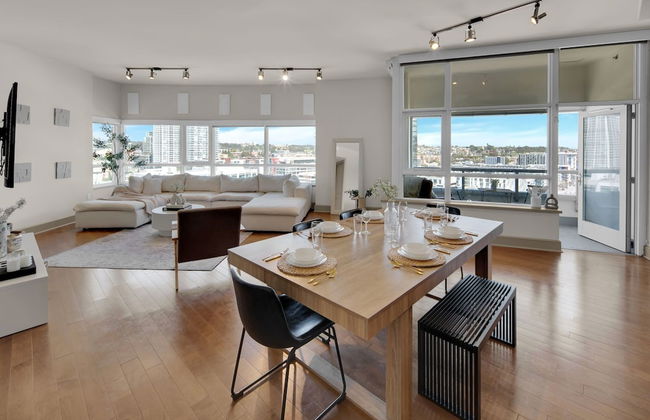 East Village Luxe Stays - Photo 17