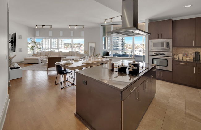 East Village Luxe Stays - Photo 12