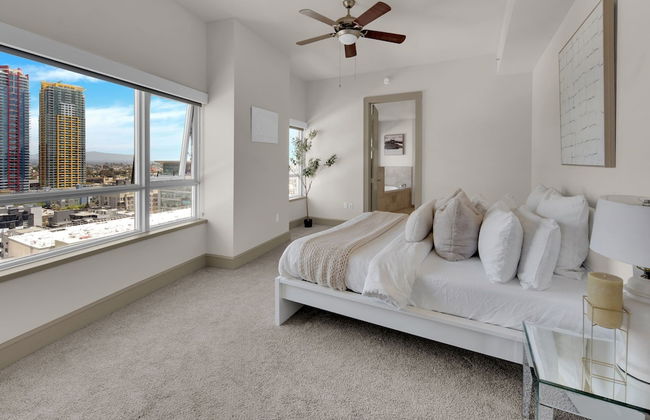 East Village Luxe Stays - Photo 10