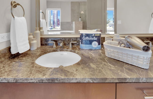 East Village Luxe Stays - Photo 24