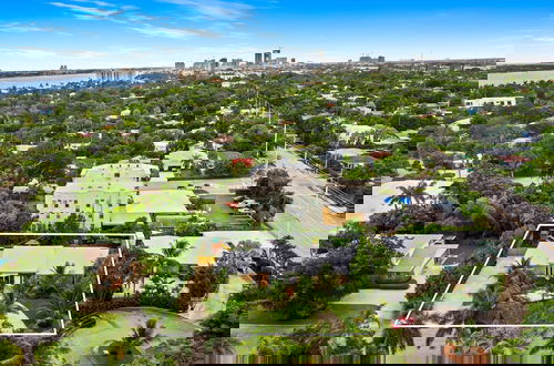 Foto 3 - 4BR Intracoastal Retreat With Pool, Games & More!