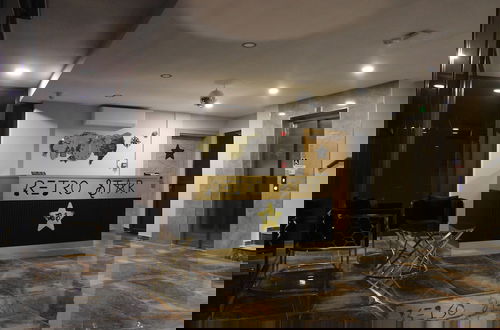 Photo 2 - Retro Star Suites