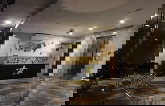Photo 2 - Retro Star Suites