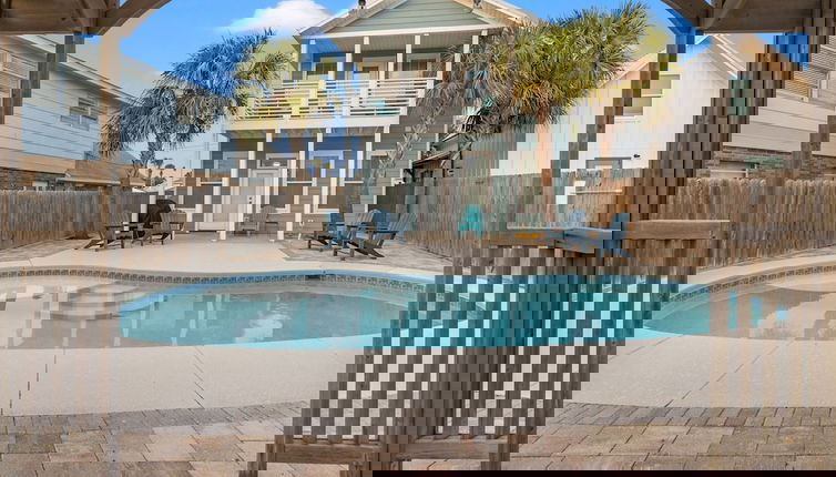 Foto 1 - Spacious 4-bed, 3-bath Beach House Sleeps 12 for the Perfect Getaway