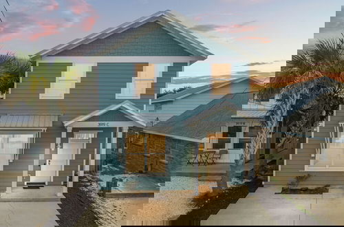 Foto 65 - Spacious 4-bed, 3-bath Beach House Sleeps 12 for the Perfect Getaway