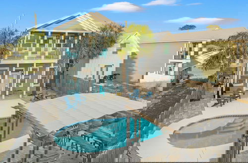Photo 33 - Spacious 4-bed, 3-bath Beach House Sleeps 12 for the Perfect Getaway