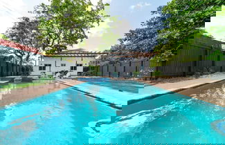 Foto 2 - Charming Home With Pool Jacuzzi