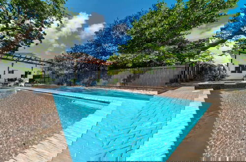 Foto 19 - Charming Home With Pool Jacuzzi
