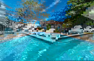 Foto 1 - Charming Home With Pool Jacuzzi